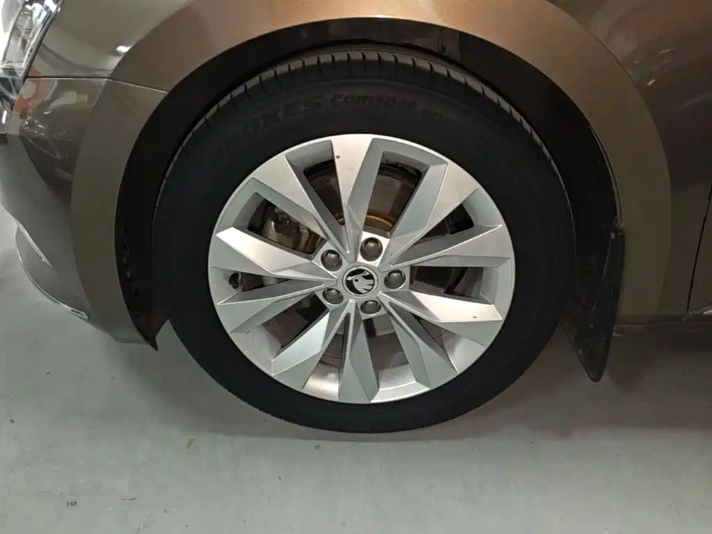 Škoda Superb 2016 TSI280 DSG Pioneer Edition фото 23