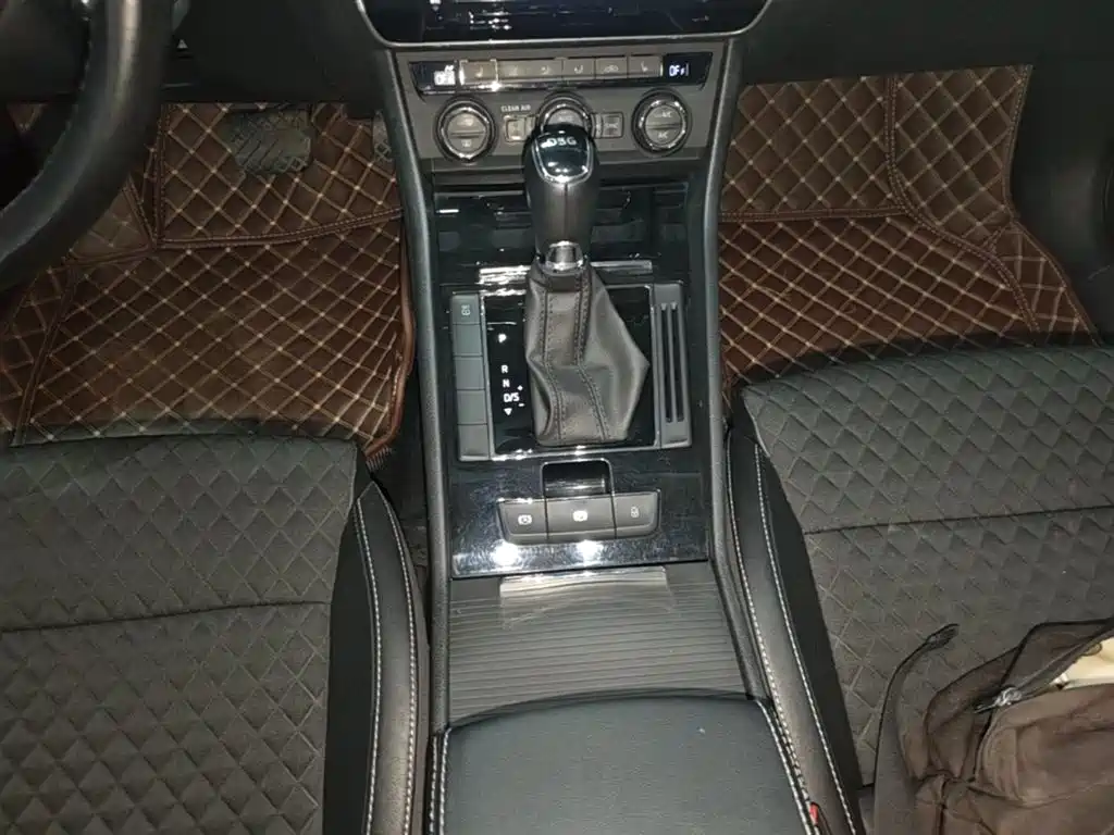Škoda Superb 2016 TSI280 DSG Pioneer Edition фото 14