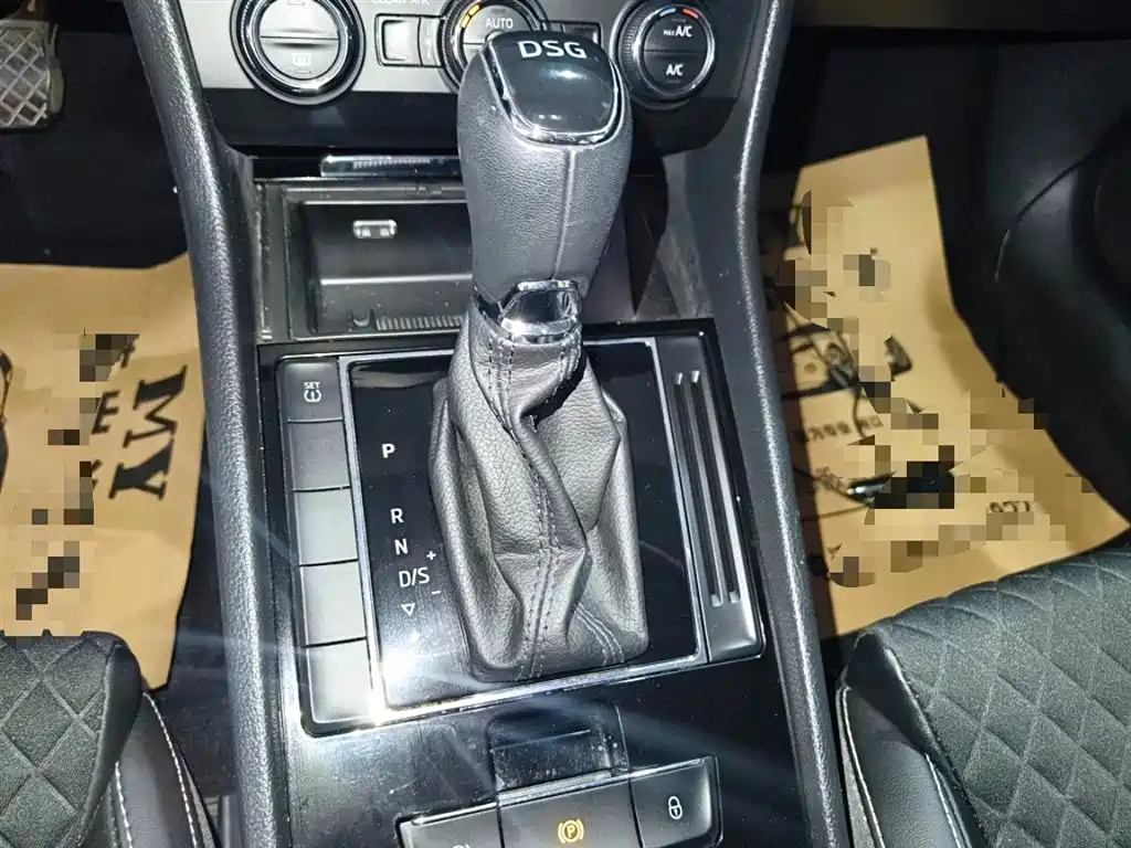 Škoda Superb 2016 TSI280 DSG Pioneer Edition фото 10