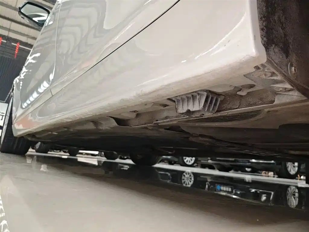 BMW 5 Series 2014 525Li Luxury Design Package фото 22