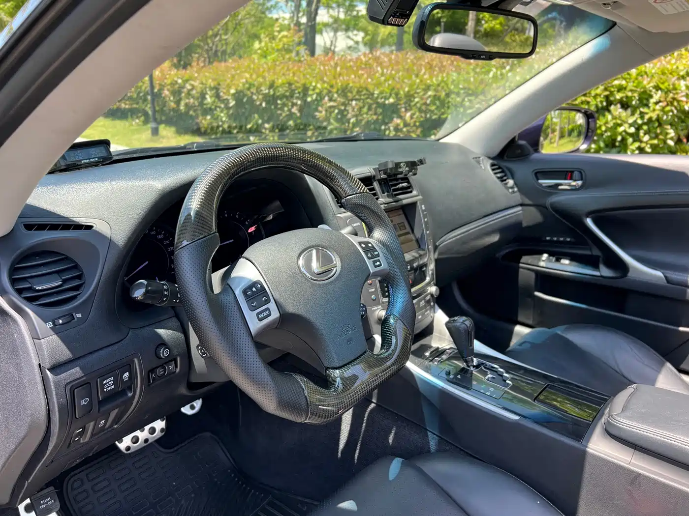 Lexus IS 2011 250C фото 9