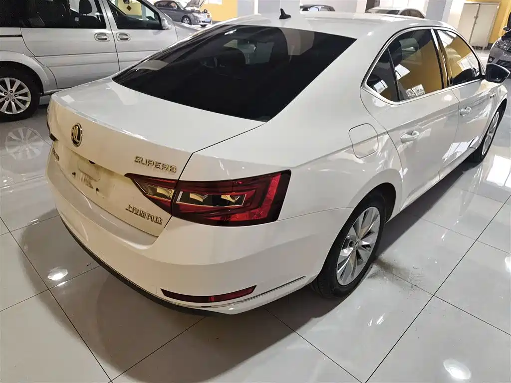 Škoda Superb 2016 TSI280 DSG Pioneer Edition фото 5
