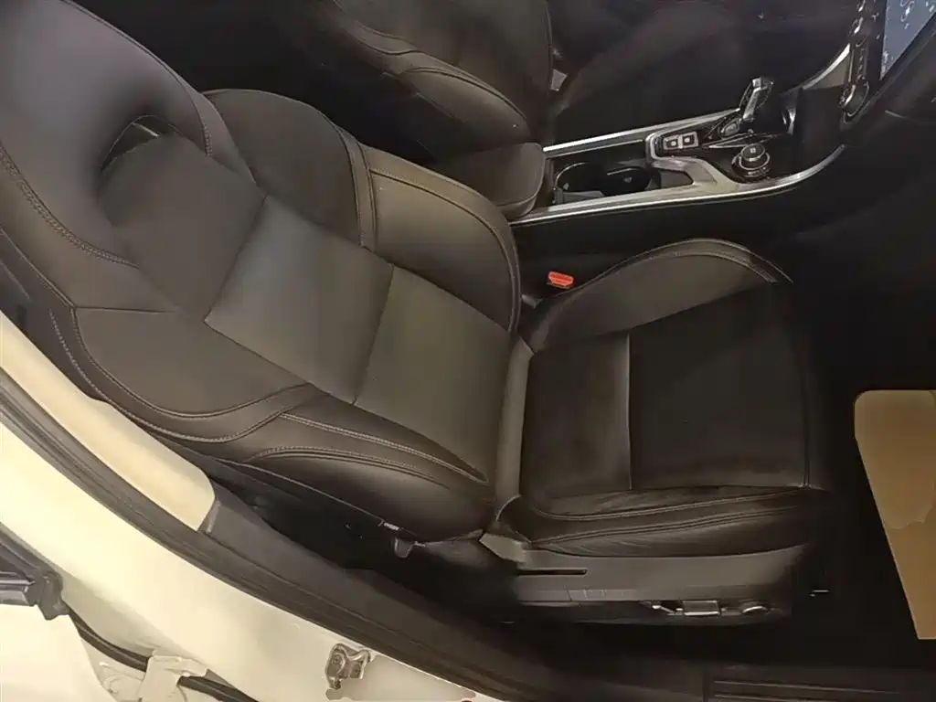 Lynk & Co 01 2017 2.0T AWD Pro фото 25