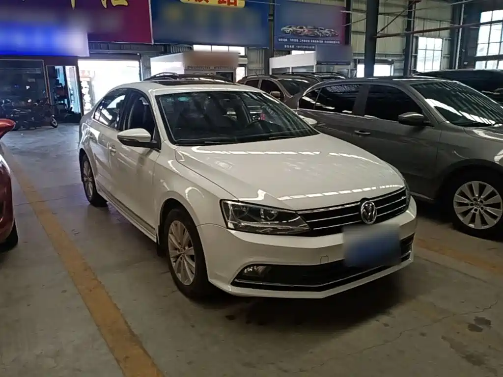 Volkswagen Sagitar 2016 230TSI 25th Anniversary Edition фото 4