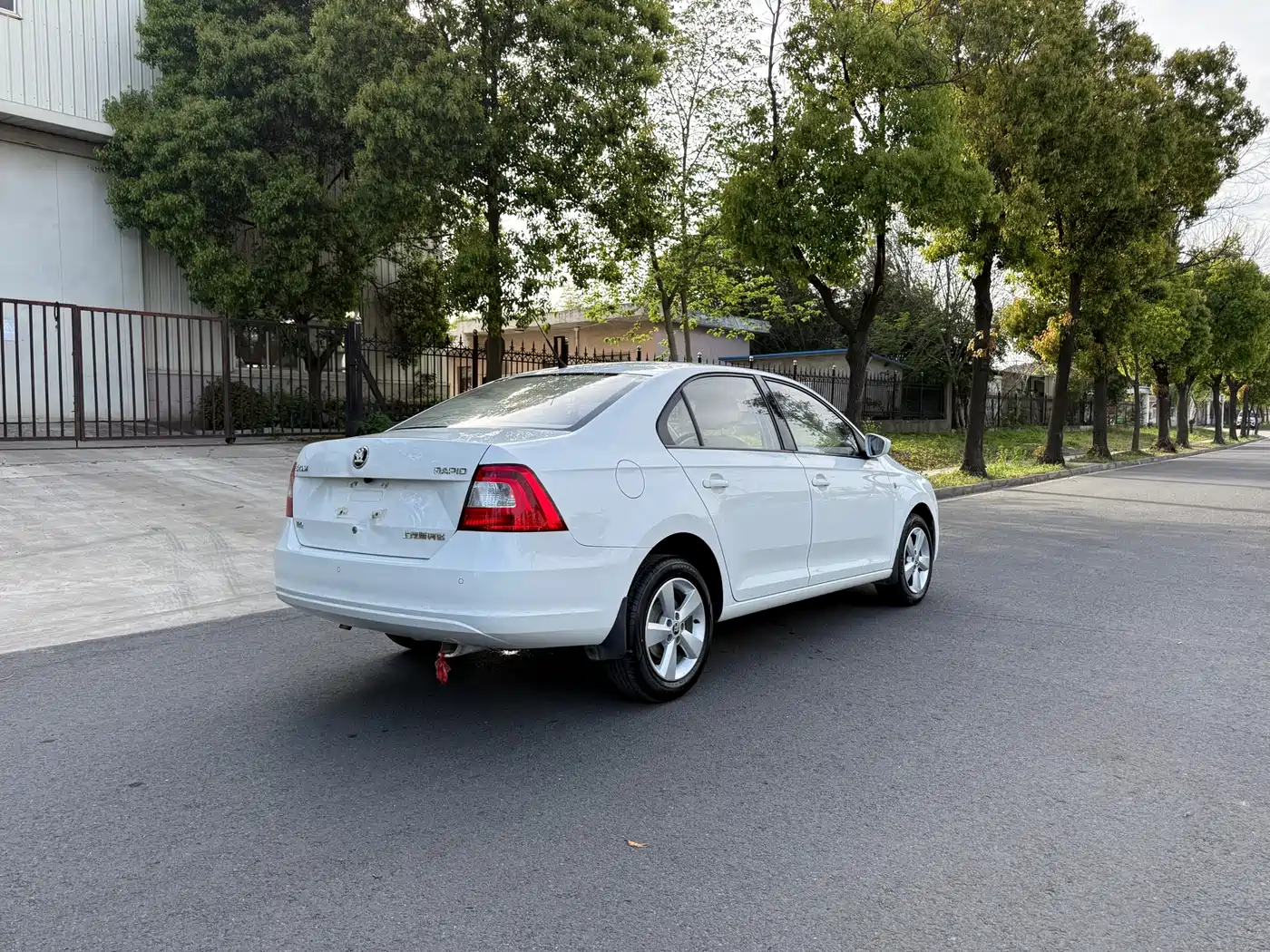 Škoda Rapid 2016 1.6L Automatic Pioneer Edition фото 5