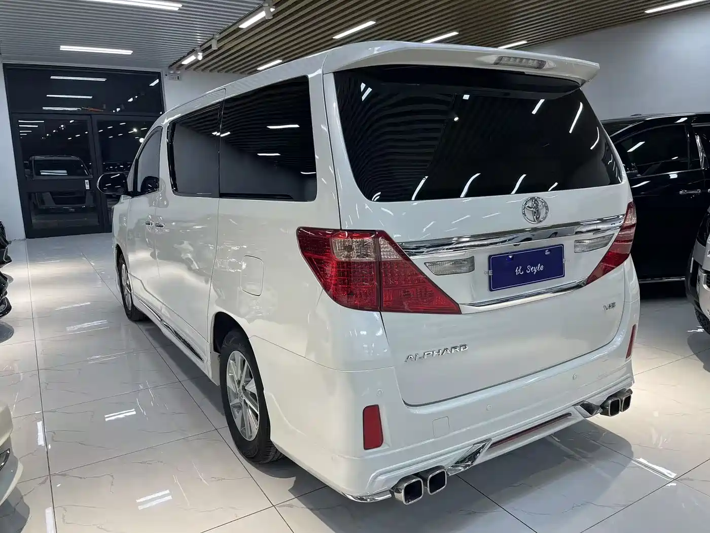 Toyota Alphard 2012 3.5L Luxury Edition фото 6