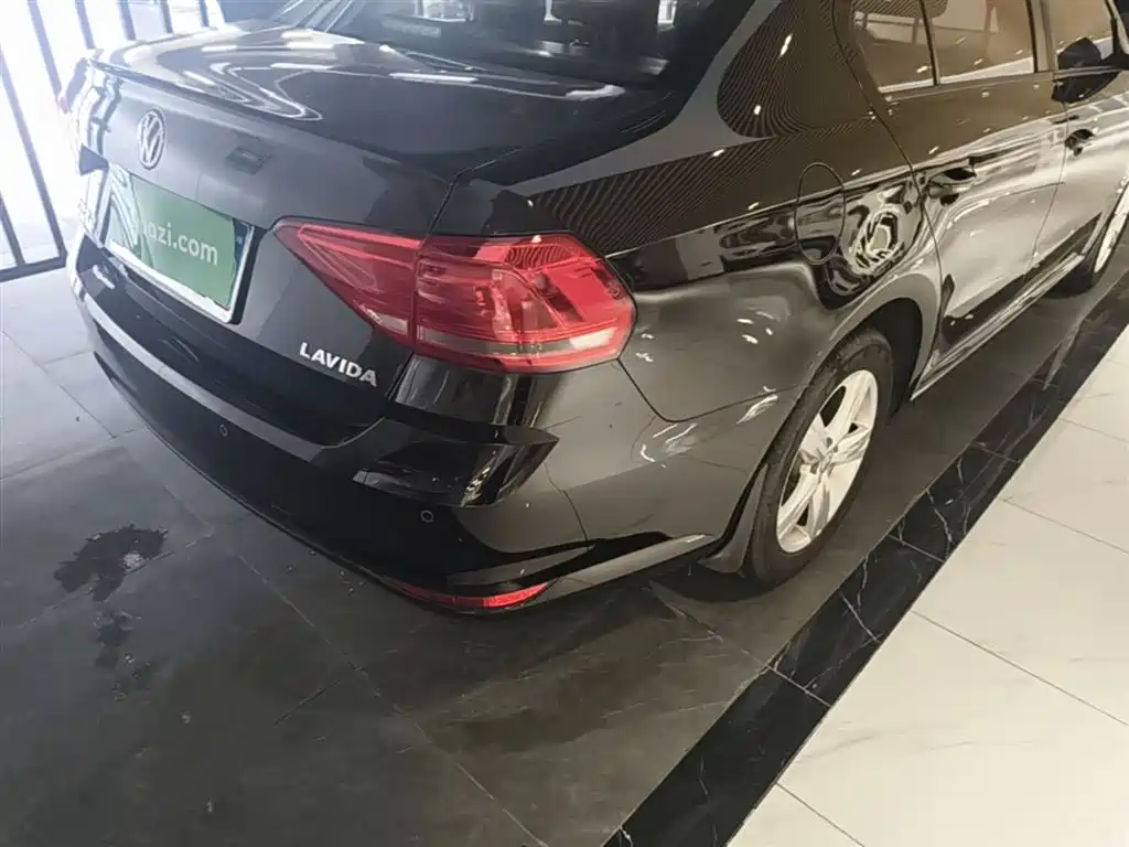 Volkswagen Lavida 2017 1.6L Manual Trend Edition фото 8