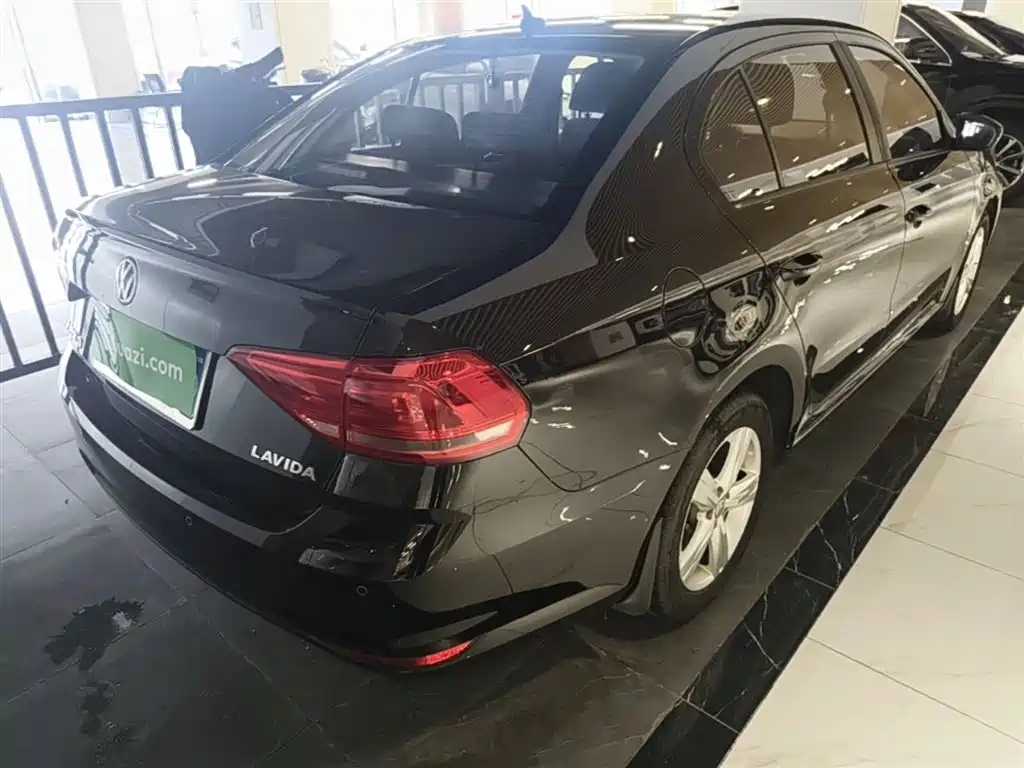 Volkswagen Lavida 2017 1.6L Manual Trend Edition фото 7
