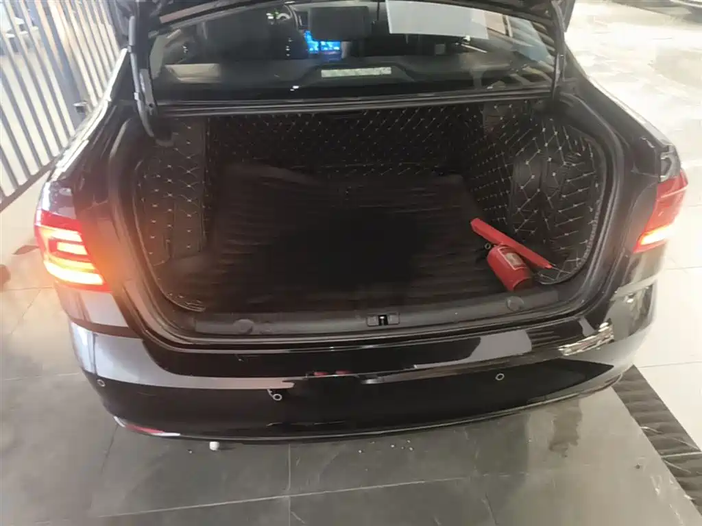 Volkswagen Lavida 2017 1.6L Manual Trend Edition фото 19