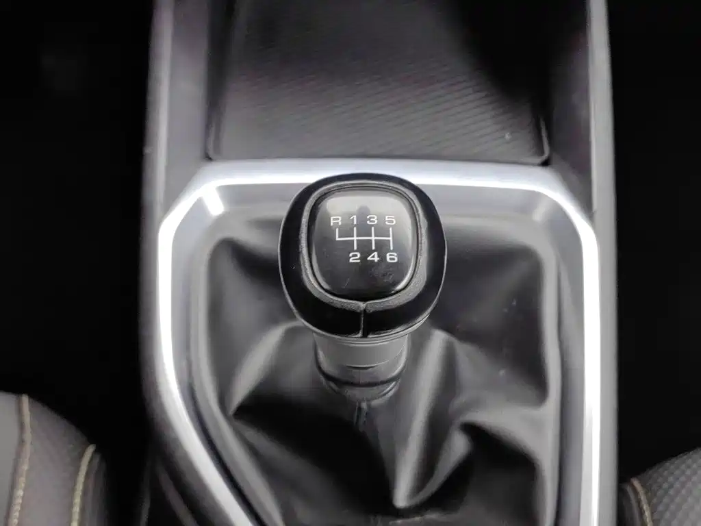 Фото 13 - Baojun RM-5