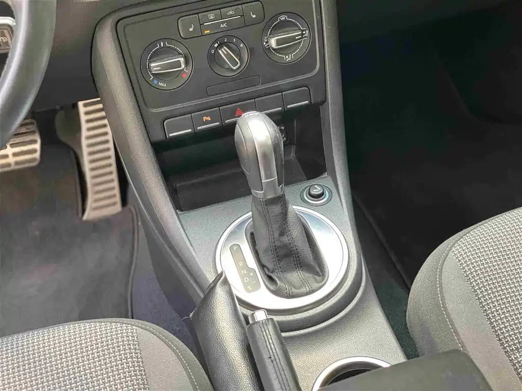 Volkswagen Beetle 2015 180TSI фото 20