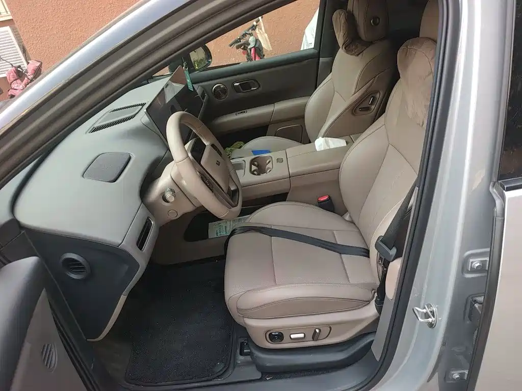 Photo 11 - Li Auto i6