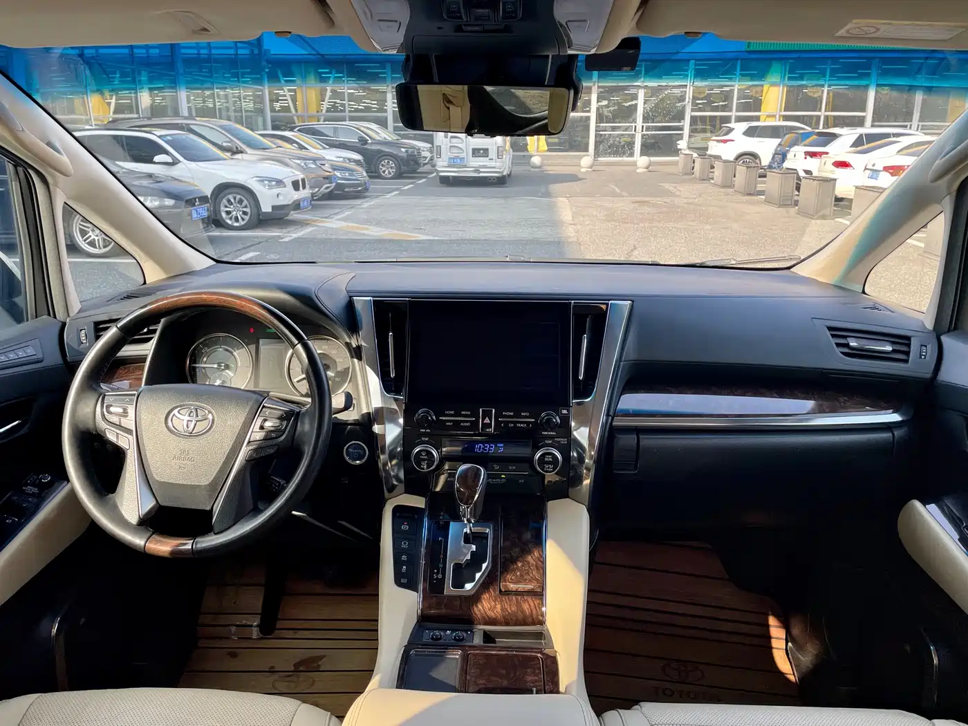 Toyota Alphard 2020 Hybrid 2.5L Luxury Edition фото 3