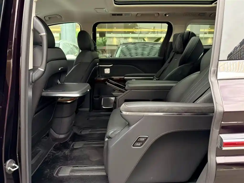 Hongqi HQ9 PHEV 2024 Model 2.0T AWD Luxury Edition фото 7