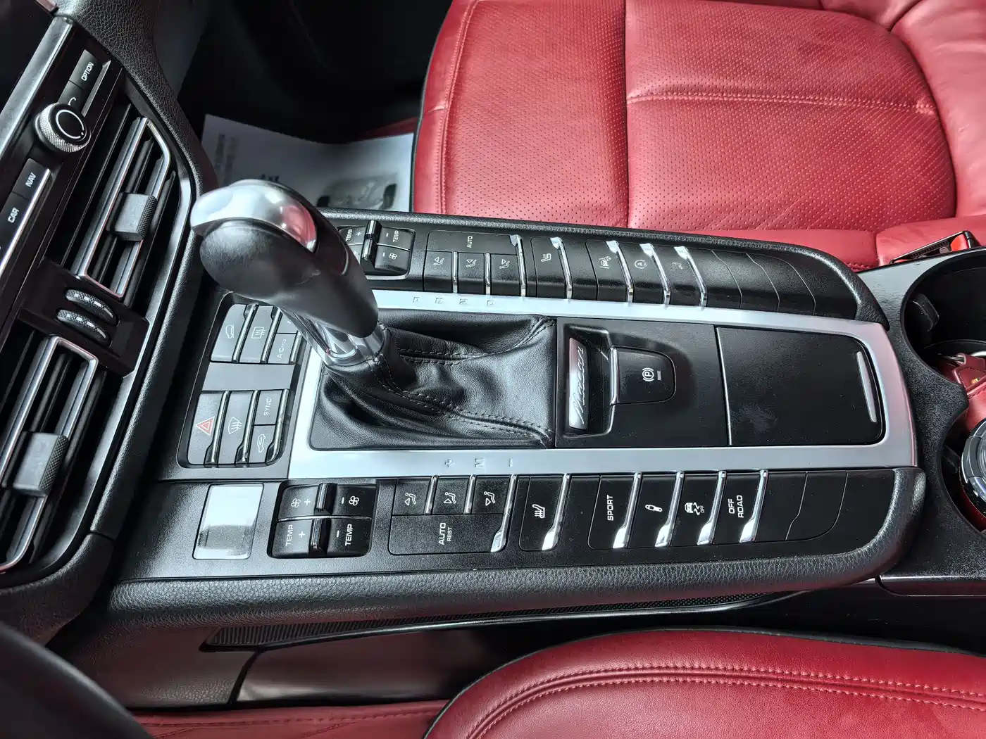 Porsche Macan 2018 Macan 2.0T фото 10