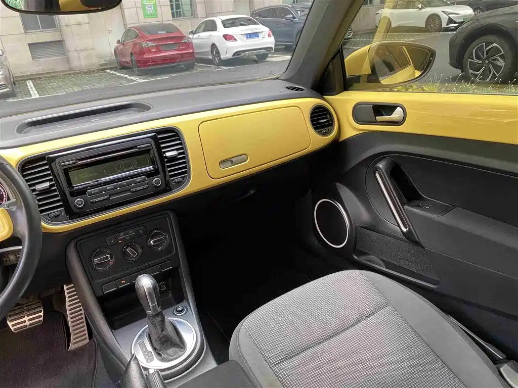 Volkswagen Beetle 2015 180TSI фото 17