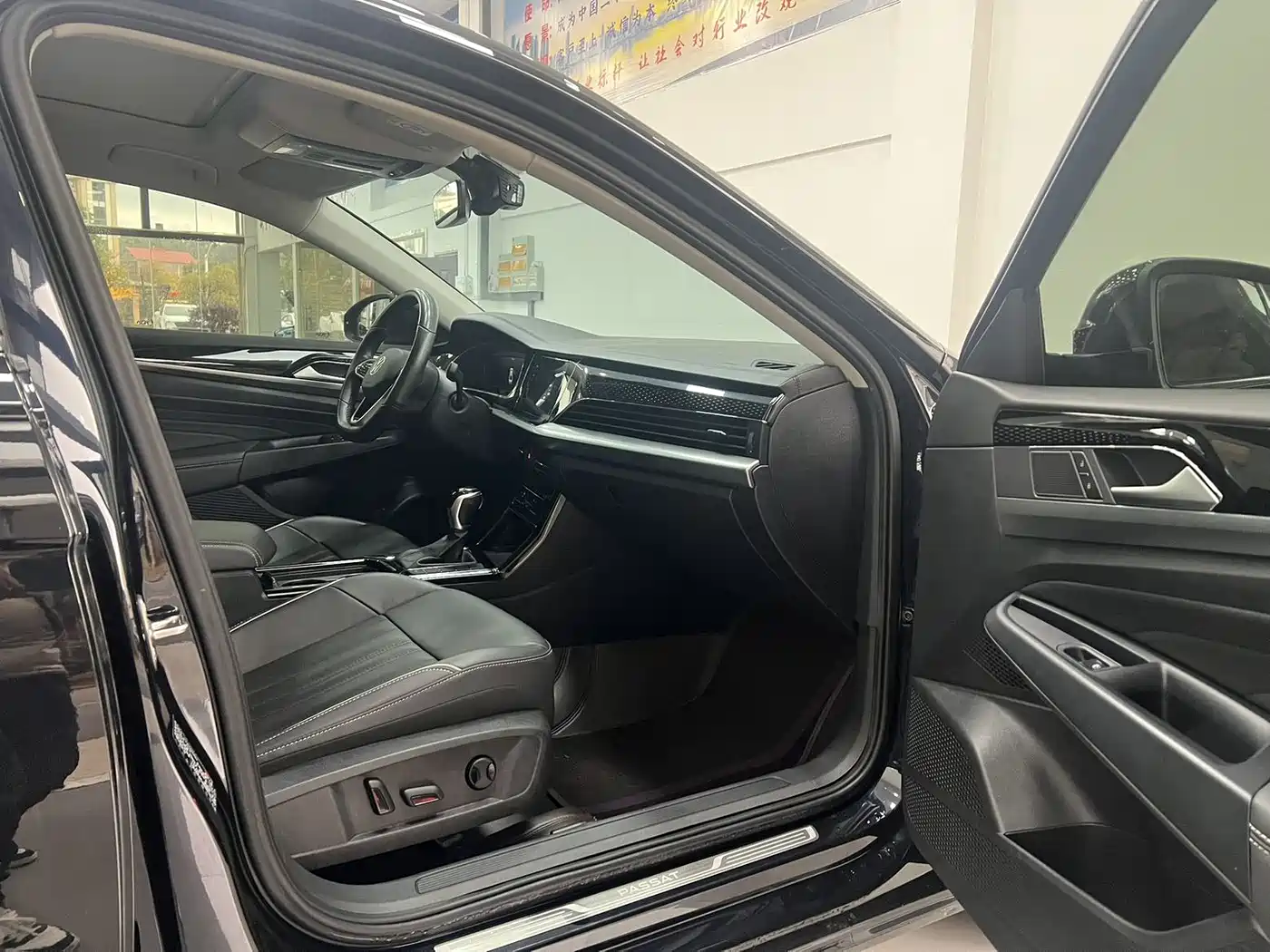 Volkswagen Passat 2023 330TSI Starlight Elite Edition фото 3