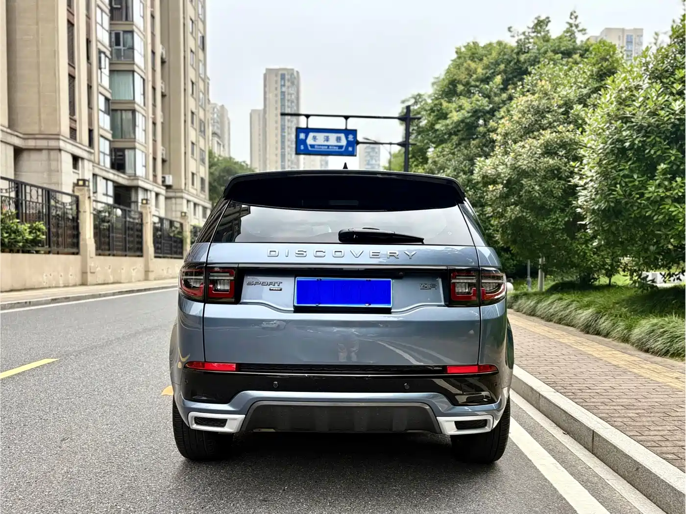 Land Rover Discovery Sport 2023 249PS R-Dynamic S Performance Version фото 7
