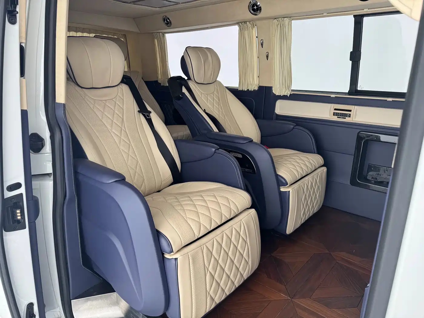 Volkswagen Caravelle 2019 2.0TSI 4WD Comfort 7-seater фото 8