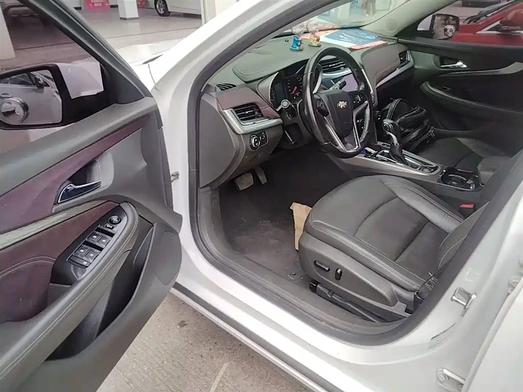Chevrolet Malibu 2017 1.5T Automatic Luxury Edition фото 16
