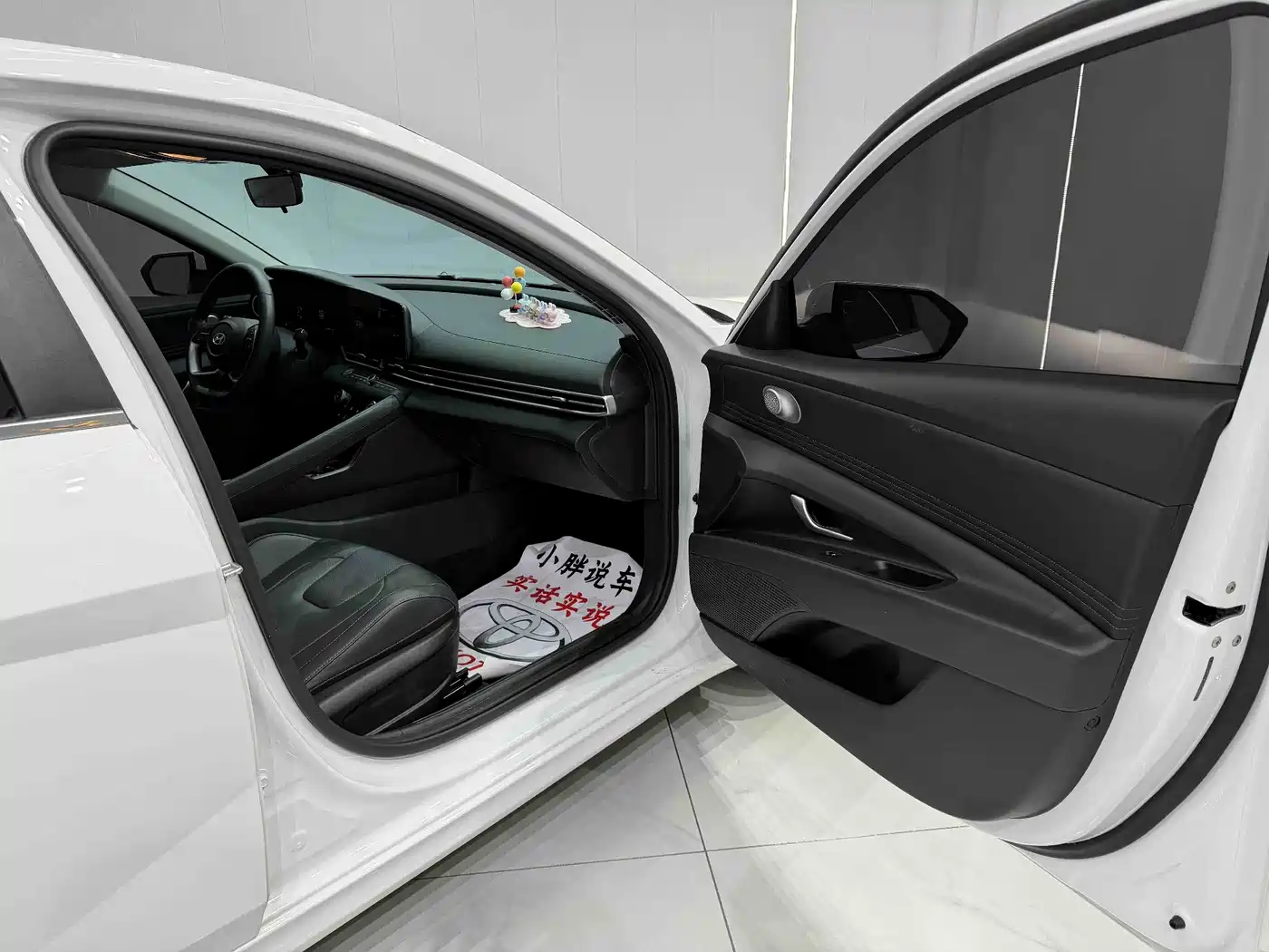 Hyundai Elantra 2023 Model 1.5L CVT LUX Premium Edition фото 10