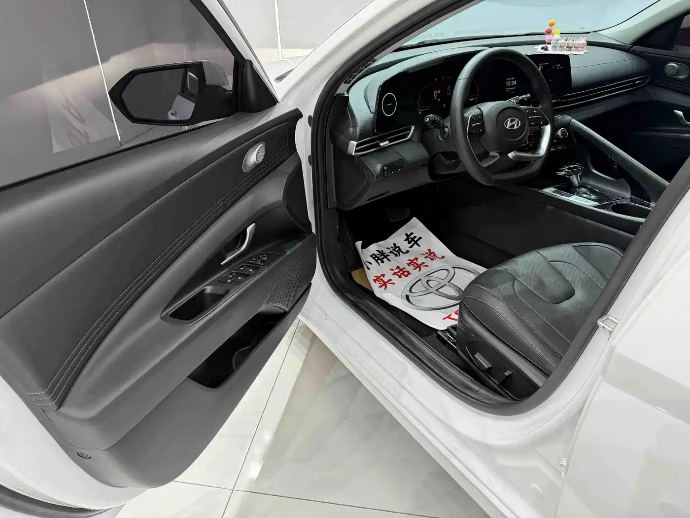 Hyundai Elantra 2023 Model 1.5L CVT LUX Premium Edition фото 7