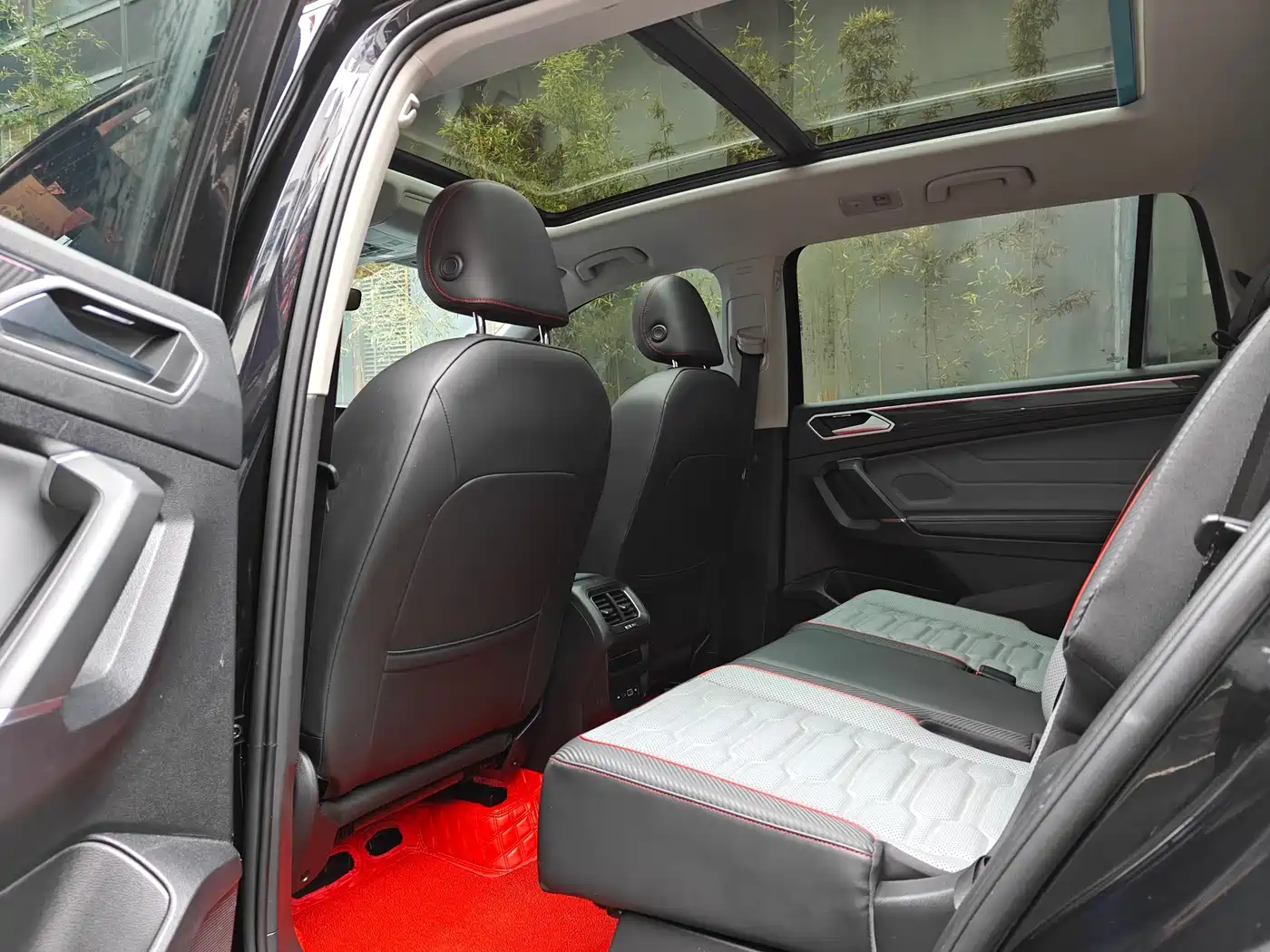 Volkswagen Tiguan L 2023 380TSI 4WD R-Line Flagship 7-seater фото 4