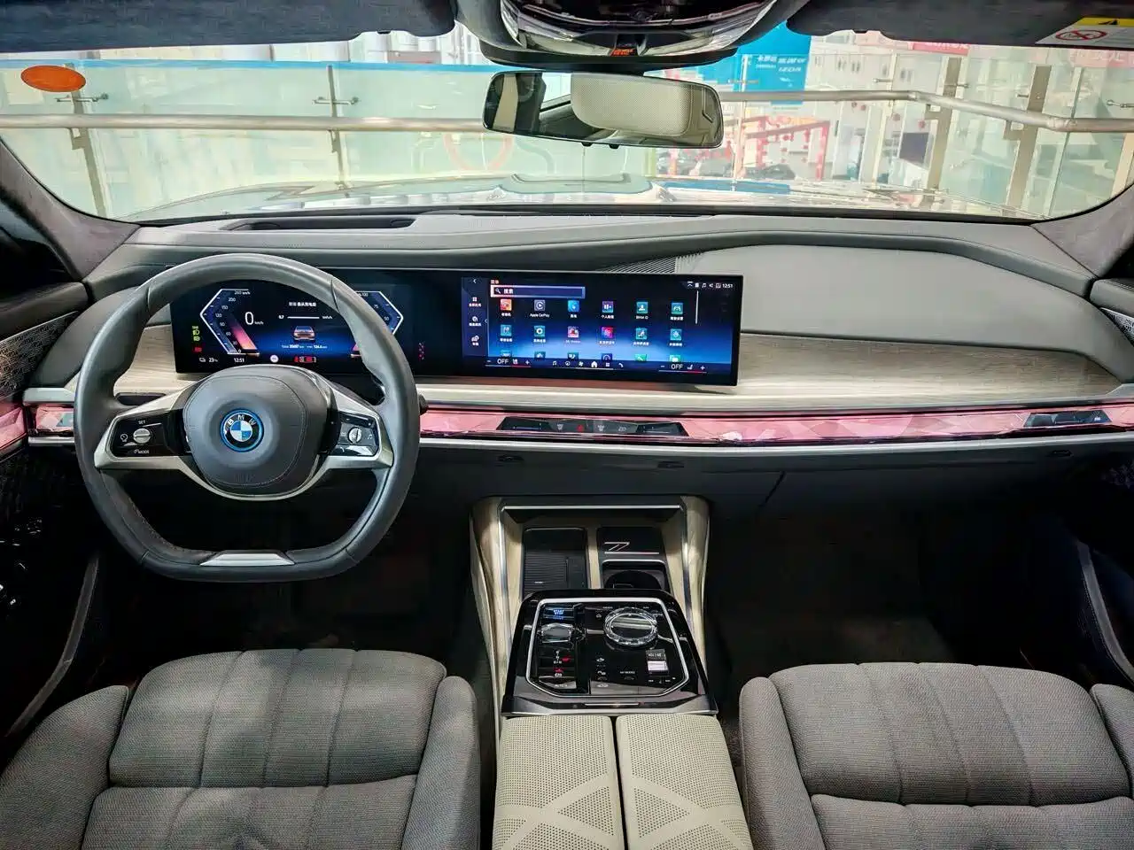 BMW I7