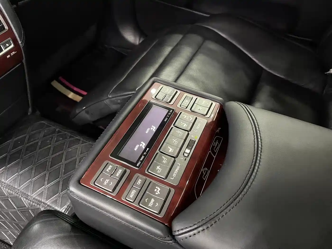 Lexus LS 2010 460L Premium Edition фото 9