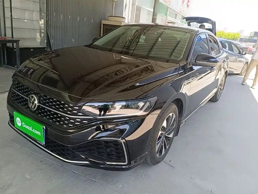 Volkswagen Passat 2022 330TSI Starlight Elite Edition фото 2