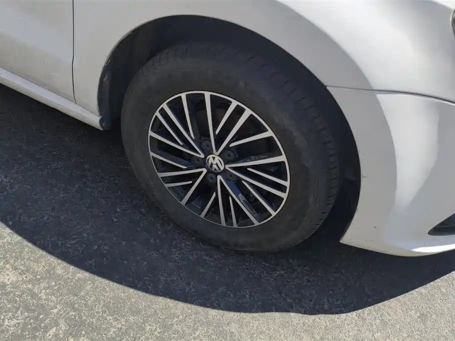Volkswagen Polo 2016 1.4L Automatic Trend фото 6