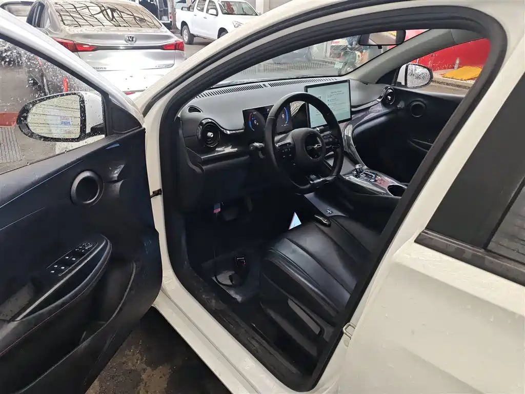 BYD E2