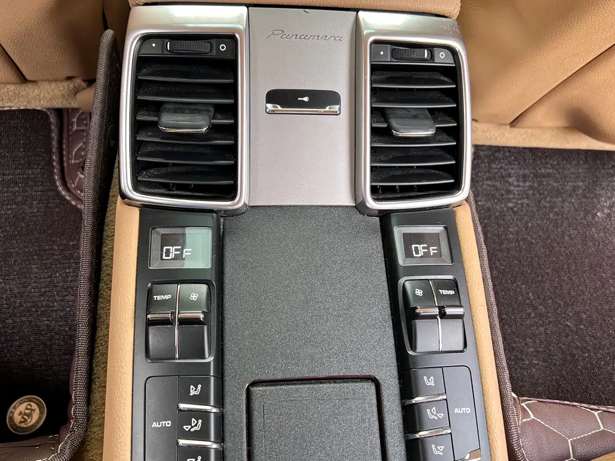 Porsche Panamera 2010 Panamera 4 3.6L фото 11