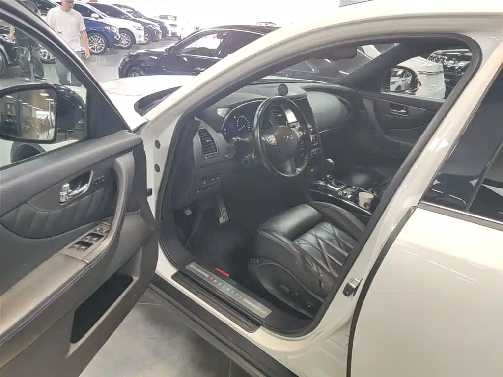 Infiniti QX70 2018 2015 Model 3.7L Shadow Edition