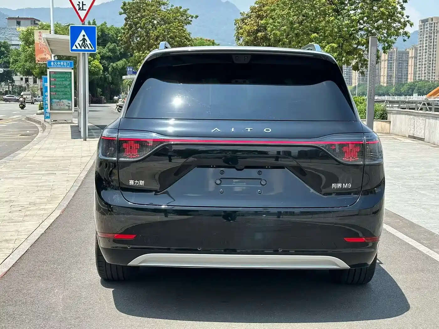 AITO Wenjie AITO M9 2025 Range Extender Max 52kWh 5-Seater фото 4