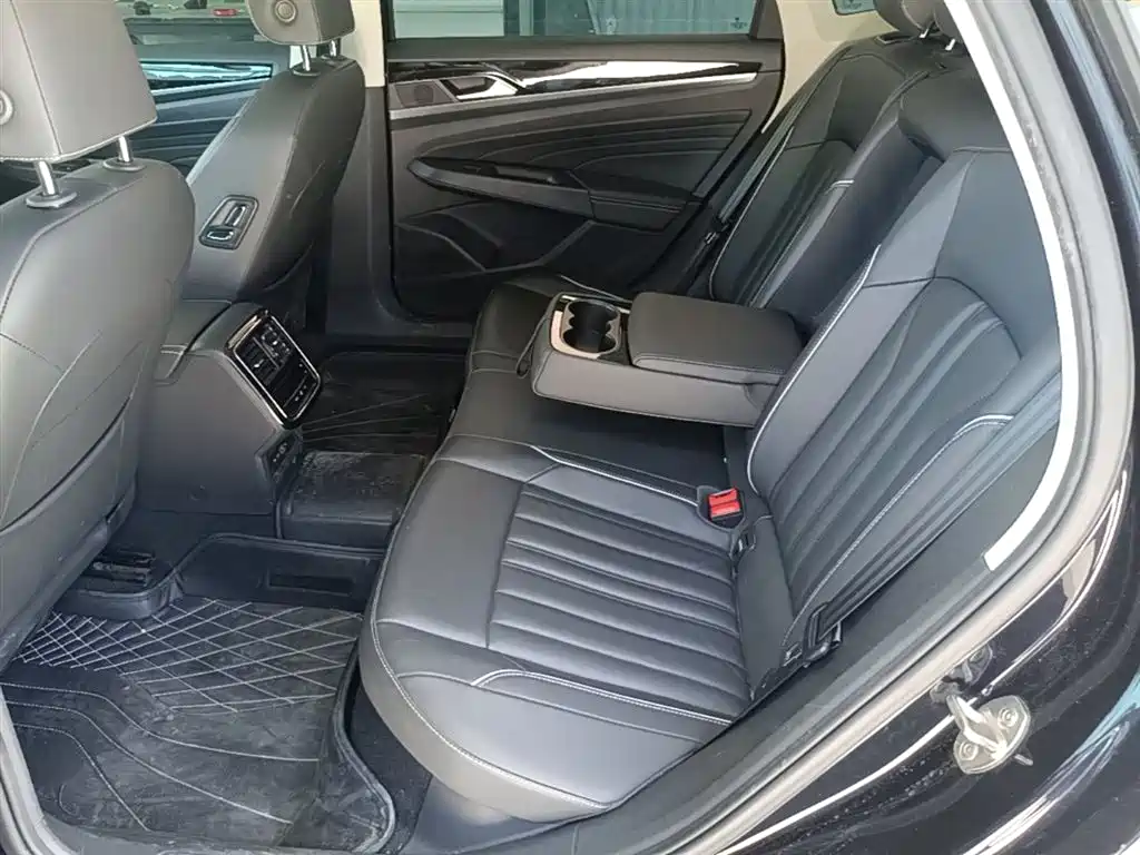 Volkswagen Passat 2022 330TSI Starlight Elite Edition фото 17