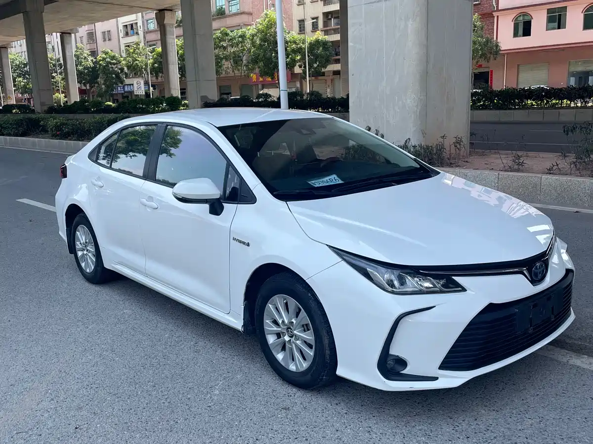 Toyota Corolla 2021 Hybrid 1.8L E-CVT Elite Edition фото 3