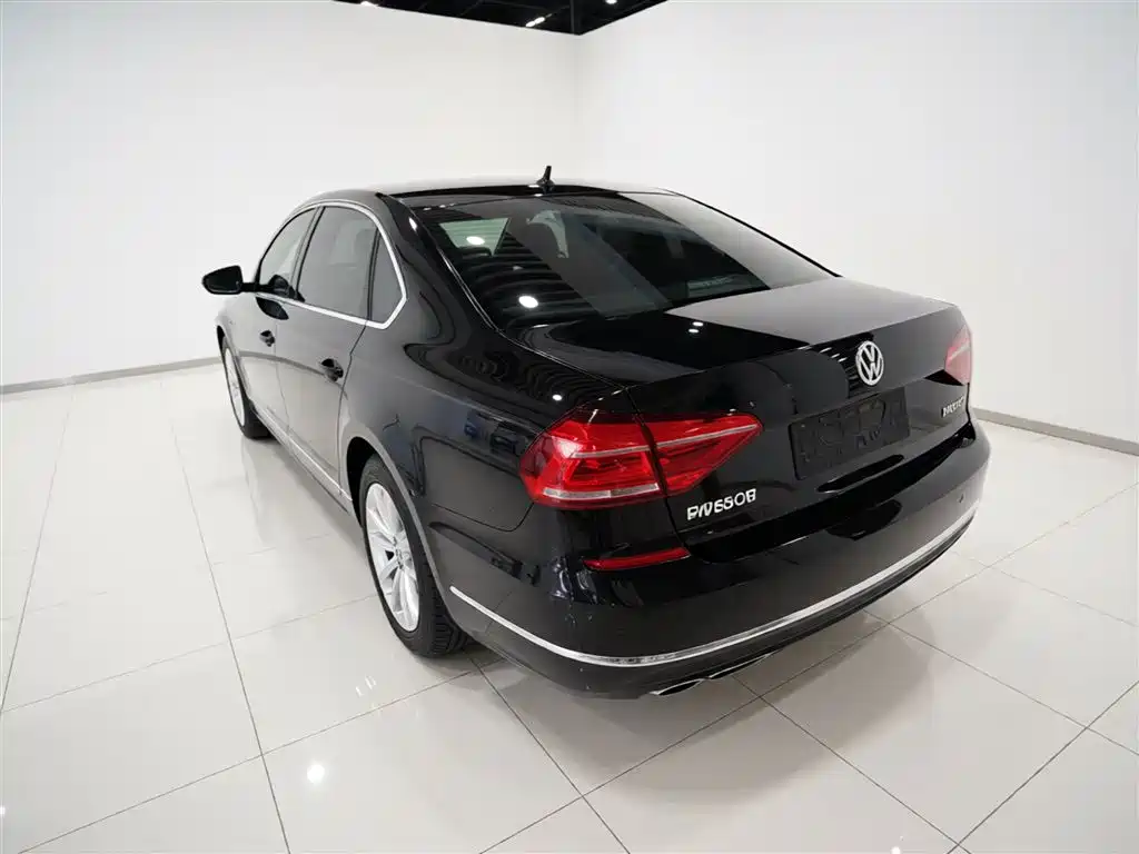 Volkswagen Passat 2017 330TSI DSG Prestige фото 5