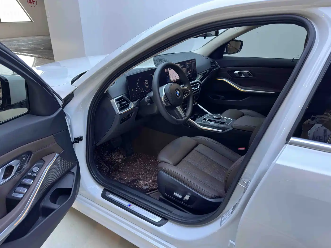 BMW 3 Series 2023 320Li M Sport Package фото 17