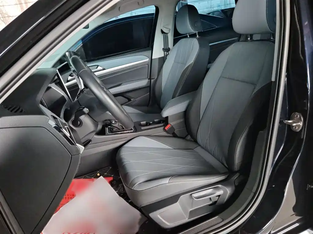 Volkswagen Lavida 2023 Facelift 1.5L Automatic 5 Million Edition фото 11