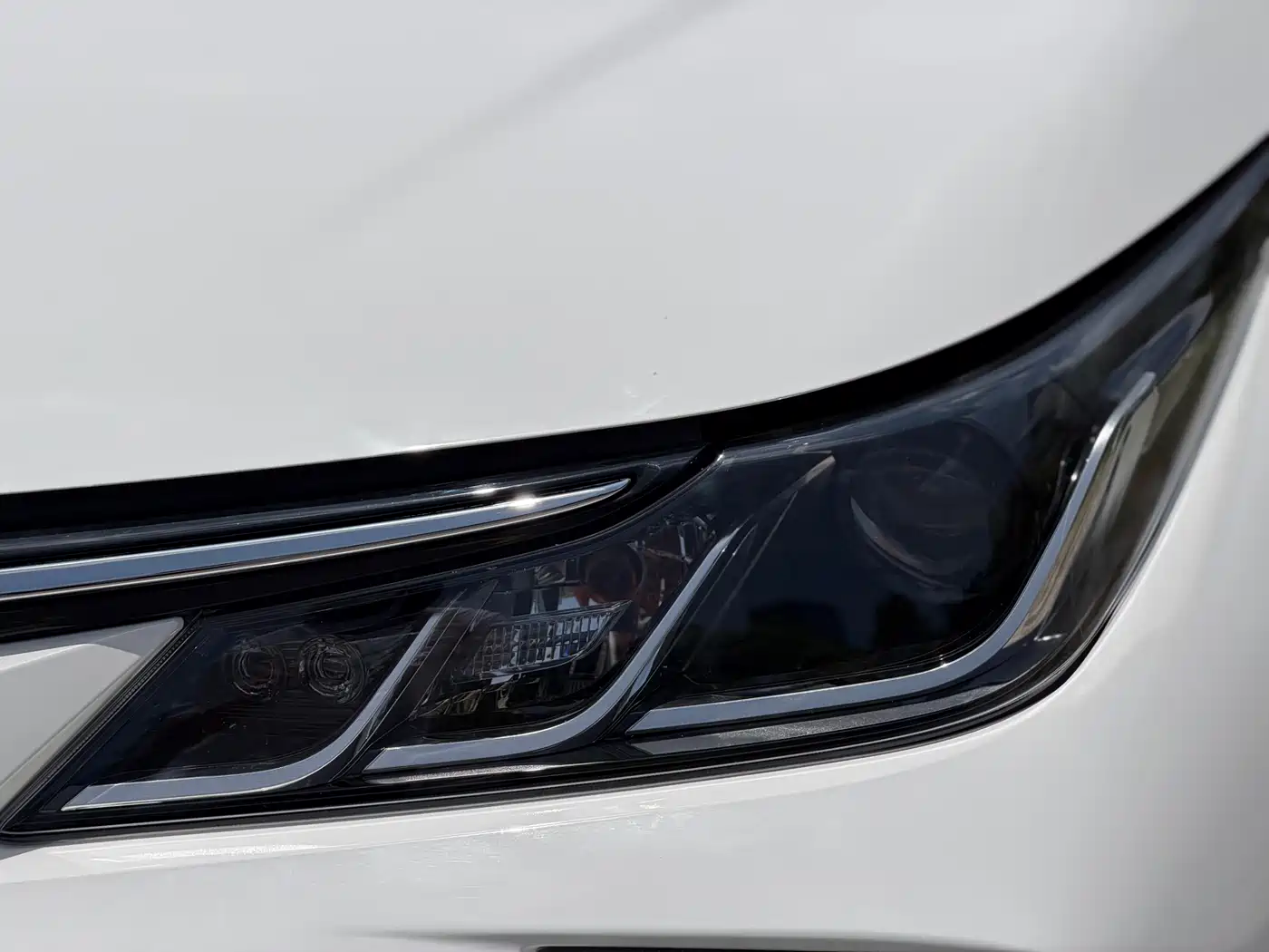 Toyota Corolla 2019 Hybrid 1.8L E-CVT GL-i Elite Edition фото 5