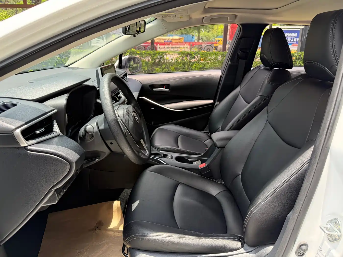 Toyota Corolla 2019 Hybrid 1.8L E-CVT GL-i Elite Edition фото 7