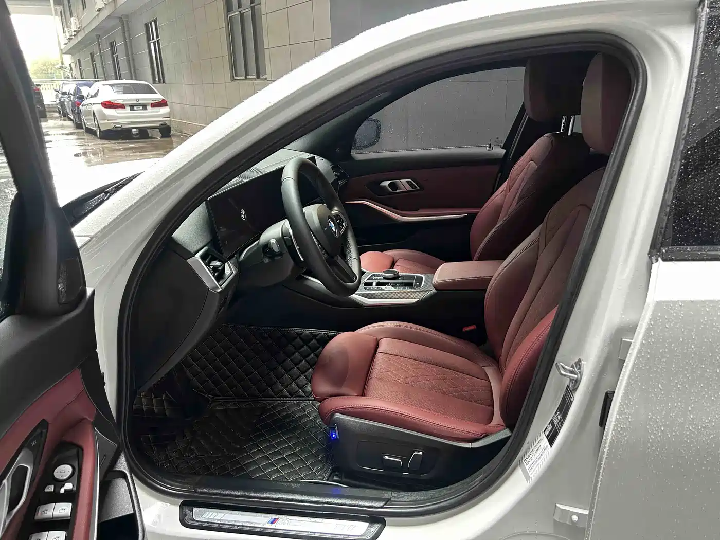 BMW 3 Series 2024 325i M Sport Shadowline Package фото 3