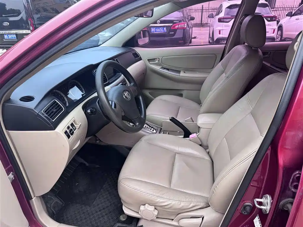 Toyota Corolla 2013 1.6L Automatic Luxury фото 10