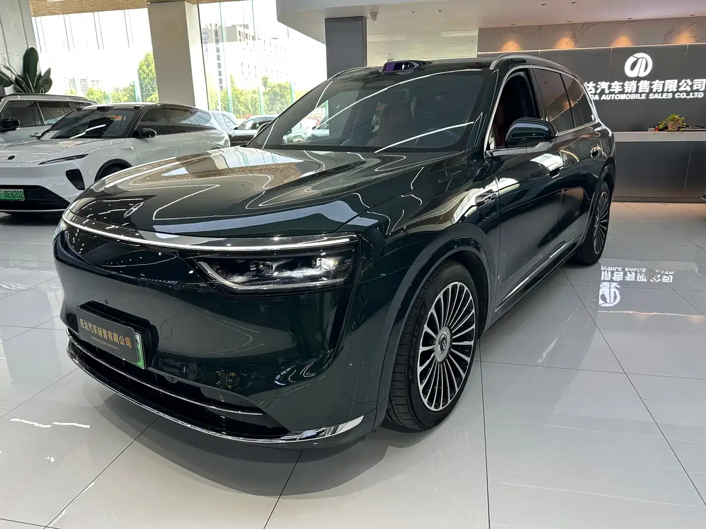 AITO Wenjie AITO M8 2025 Extended Range Ultra 53.4kWh 6-Seater