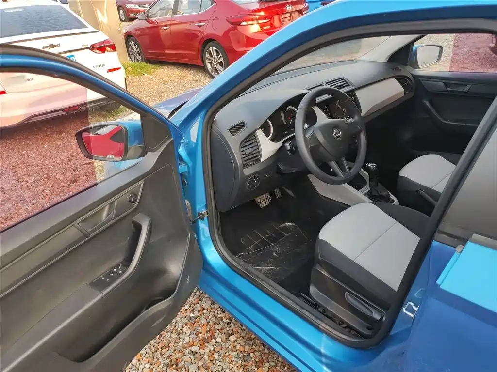 Škoda Fabia 2016 1.4L Automatic Car Enjoy Edition фото 12