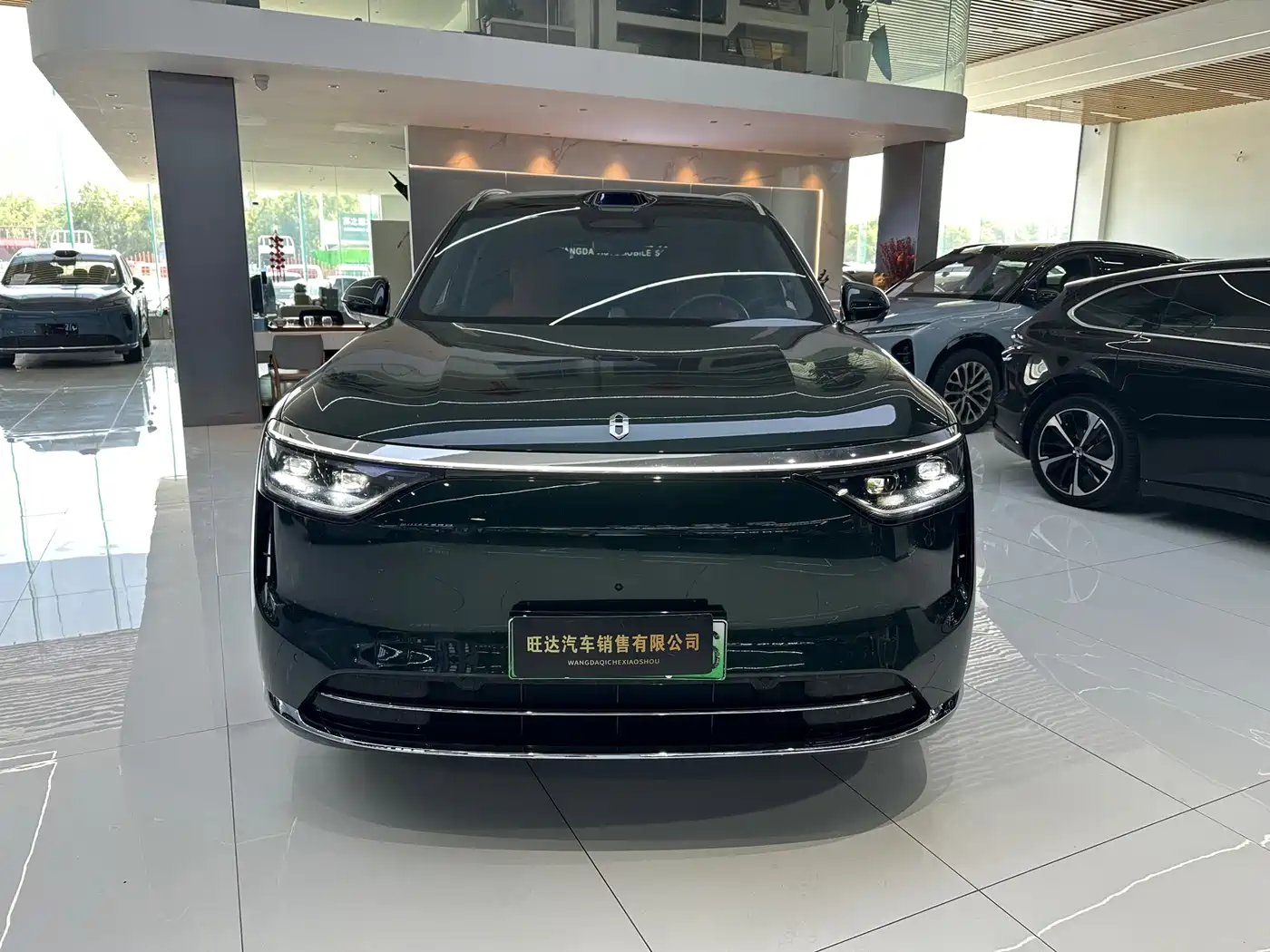 AITO Wenjie AITO M8 2025 Extended Range Ultra 53.4kWh 6-Seater фото 3