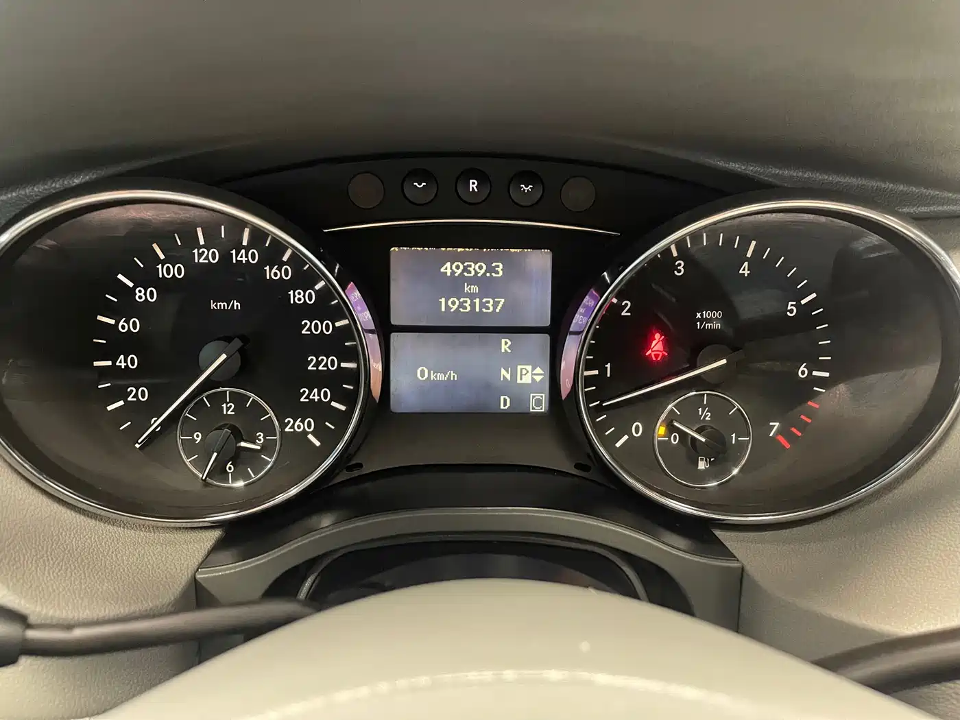 Mercedes-Benz R-Class 2010 R 350 L 4MATIC Grand Edition фото 25