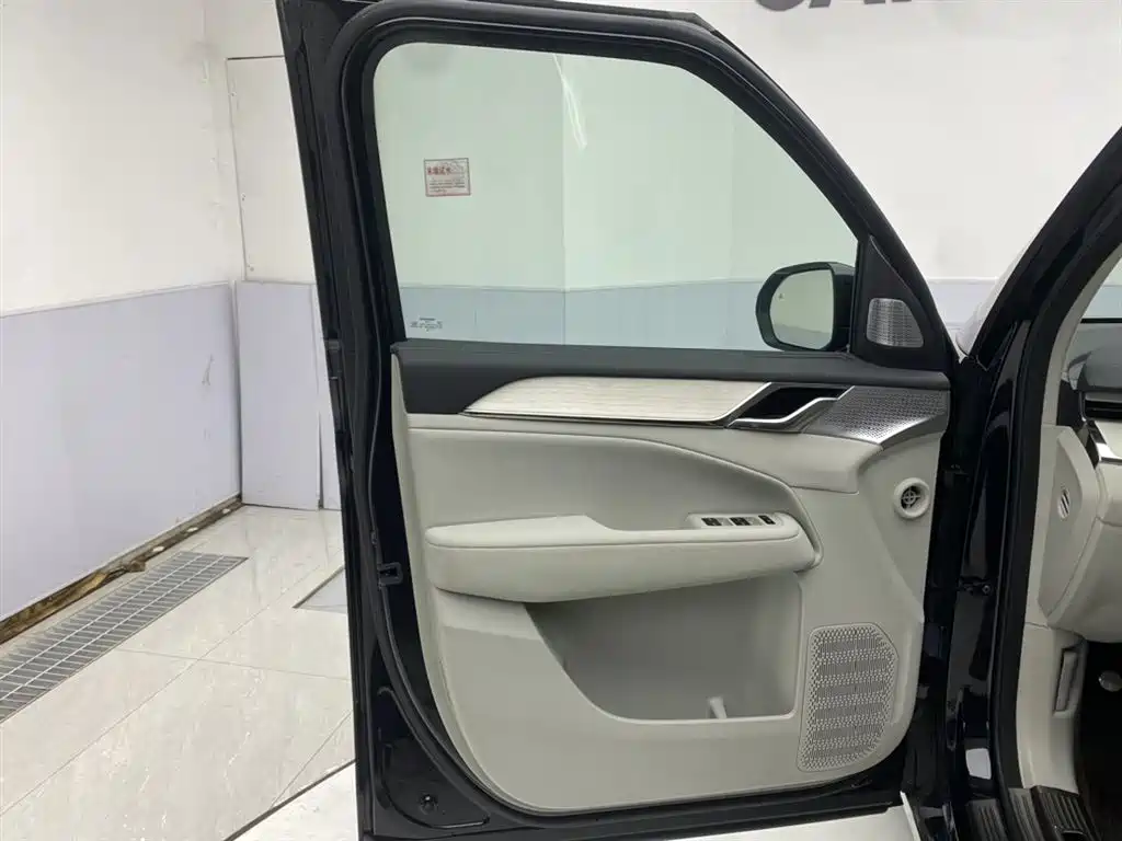 Volvo EM90 2026 2025 Ultra Six-Seater