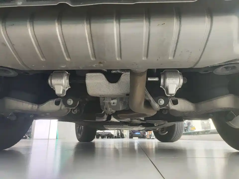 Land Rover Defender 2023 Facelift 90 3.0T P400 XS фото 8